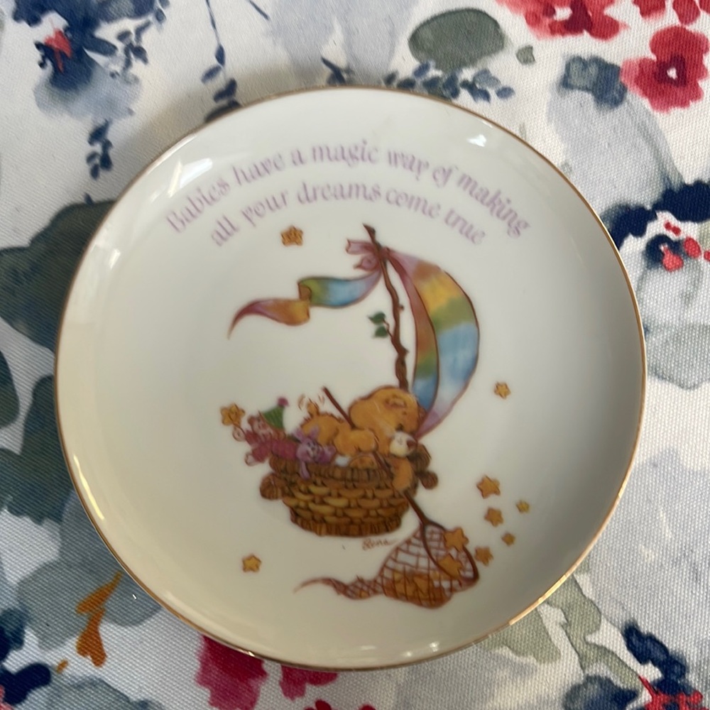 CARE BEARS vintage 1983 decorative baby dish. No chips or cracks. Cute baby gift
